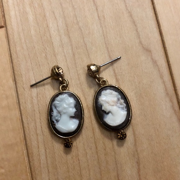 Jewelry - 💜 5 for 10$ Cameo earrings